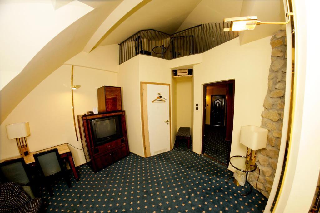 Hotel Podzamcze Tarnów Exterior foto