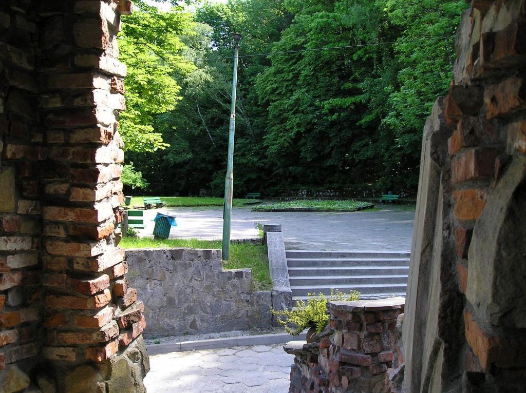 Hotel Podzamcze Tarnów Exterior foto